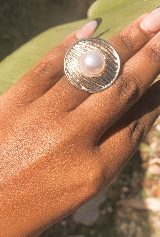 The Classic Pearl Ring